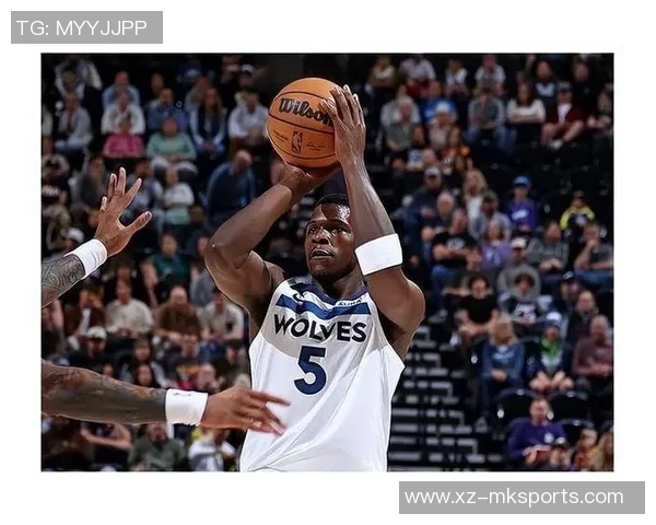 爱德华兹首节表现极端14分闪耀却伴随5次失误与1次技犯 爱德华兹首节表现极端14分闪耀却伴随5次失误与1次技犯