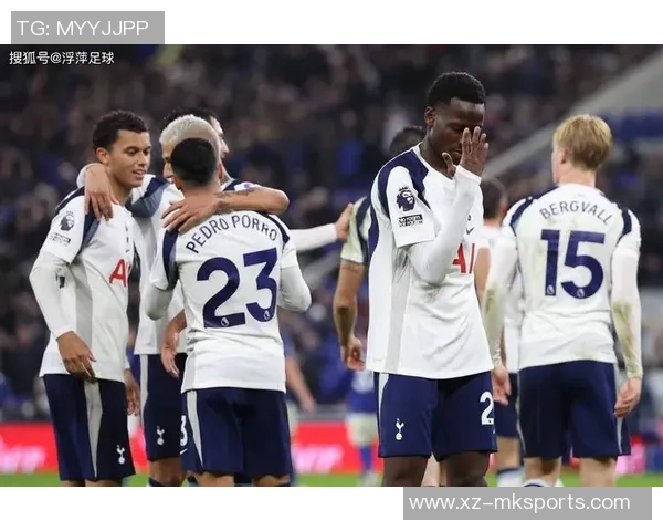 穆阿尼现身热刺训练场约翰逊乌多吉缺席引关注 穆阿尼现身热刺训练场约翰逊乌多吉缺席引关注